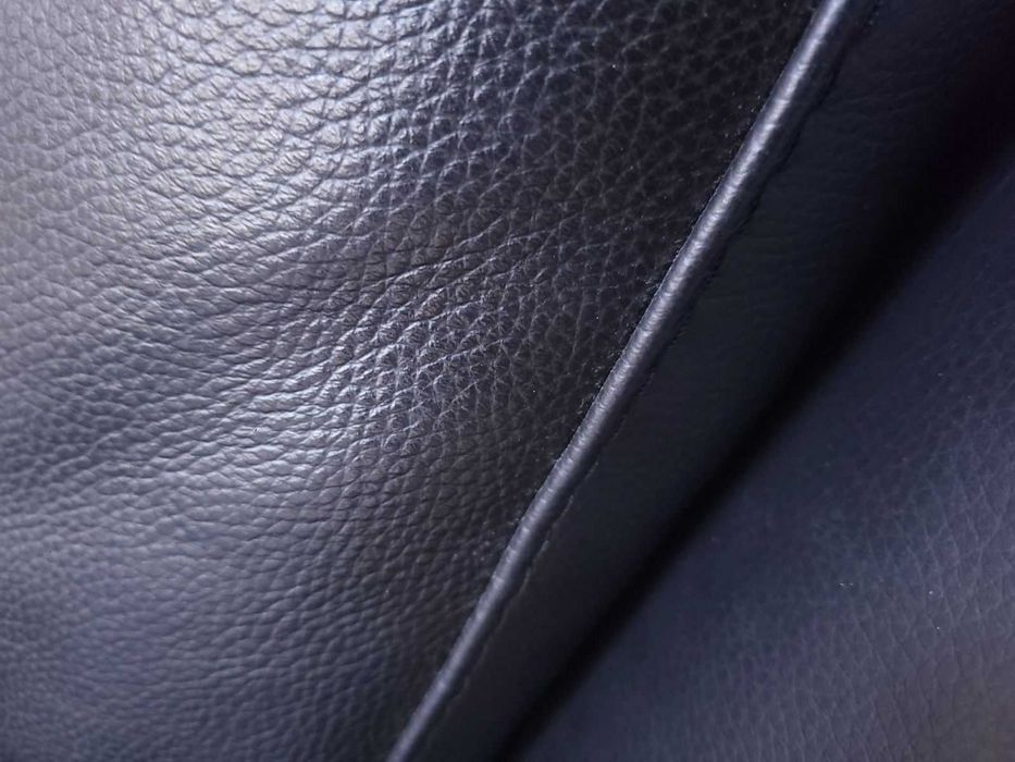 Черен кожен диван тройка с електрически релаксиращ механизъм