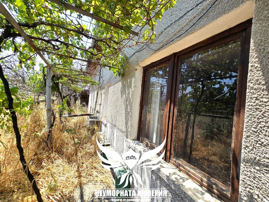 Двуетажна къща с постройки 320РЗП с 1430кв. двор село Конуш