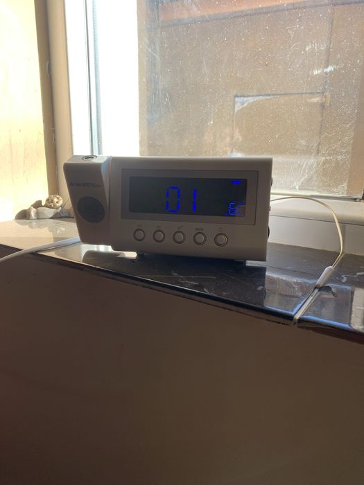 Ceas multifunctional cu proiectie pe tavan ora si temperatura