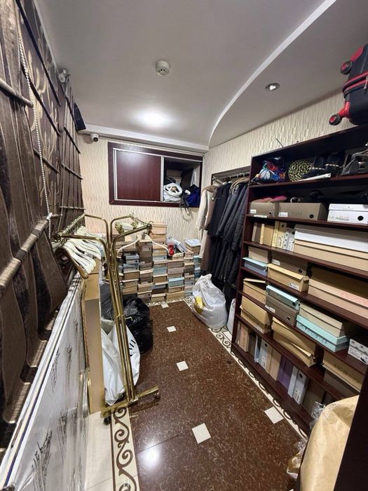 Метро Айбек 1- Линя Продается Нежилой