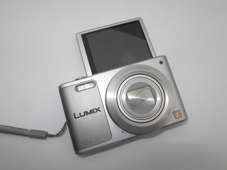 Panasonic Lumix DMC SZ10 ултра компактен цифров фотоапарат със селфи флип екран, дигитална камера с Leica оптика, като нова, работи отлично