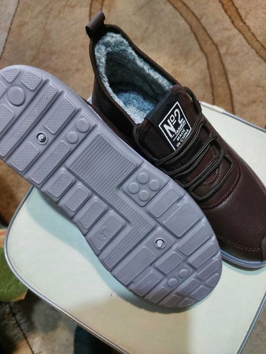 продам новые утепленные полуботинки