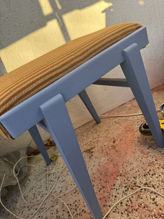 Табуретки ретро за реставрация