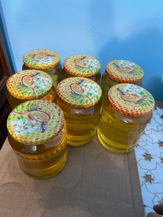 Vand miere de albine naturala salcam