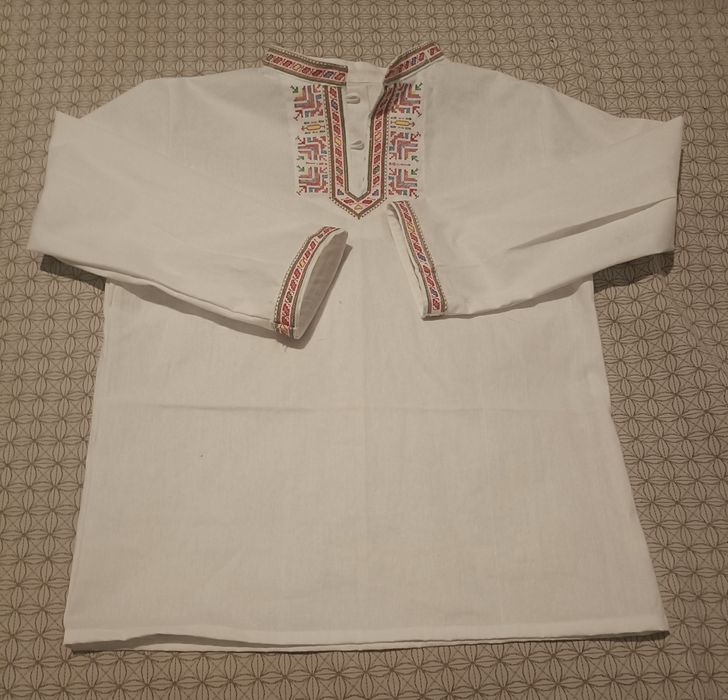 Бродирана риза със Старозагорски мотив