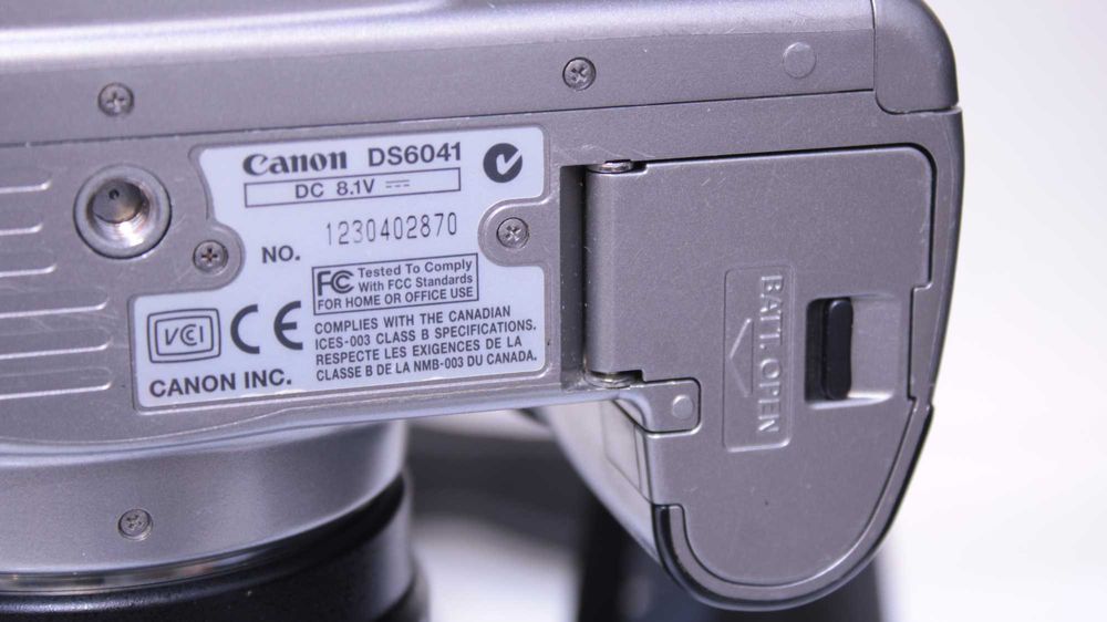 Aparat foto Canon D300+accesorii.