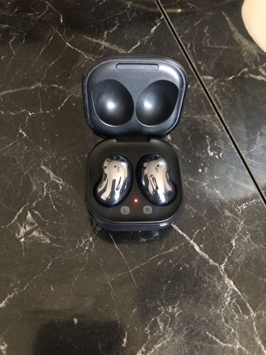 Vand căști samsung  galaxy buds live ca noi
