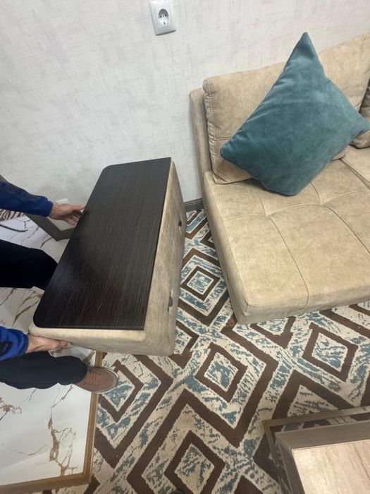 Угловой диван, вместительный