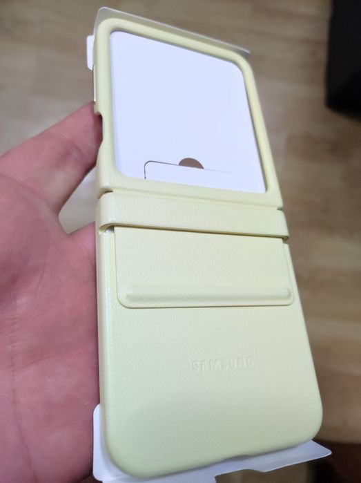 Husa piele originala Samsung pentru Galaxy Z Flip 6 sau 7 FE noua