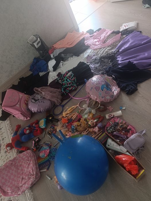 Продам игрушки и вещии разные буу