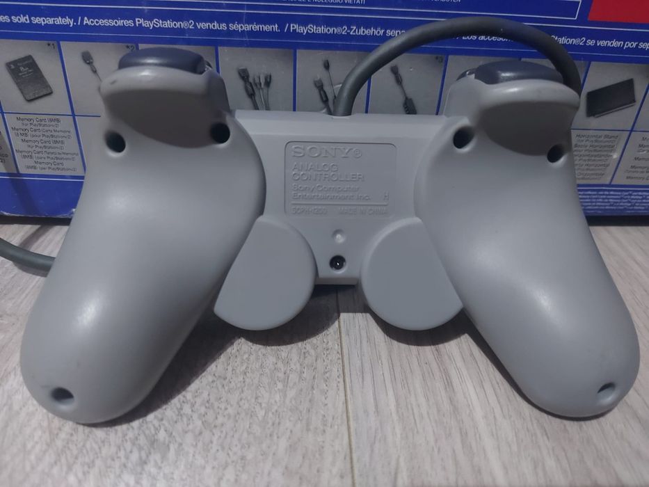 Controler original Playstation model SCPH-1200.