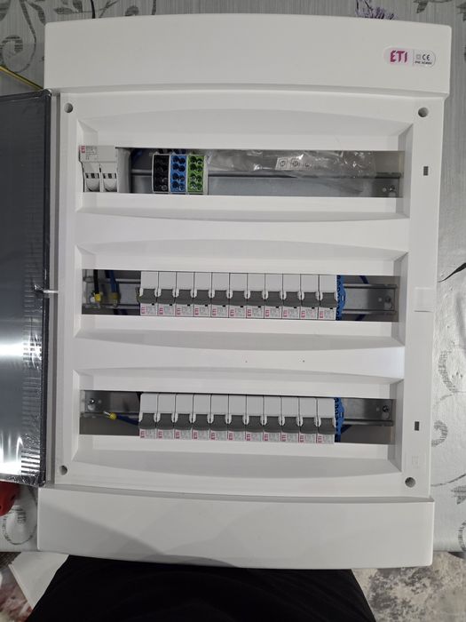 Electrician Bacău – Intervenții rapide și montaj