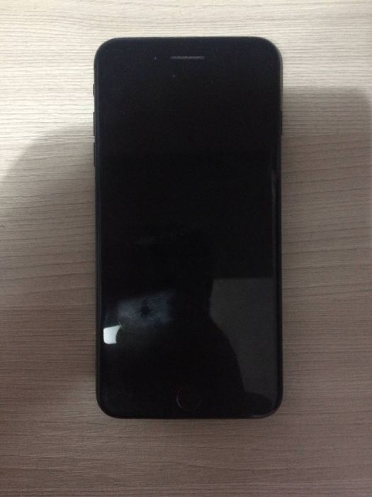 Продам Айфон 7 плюс