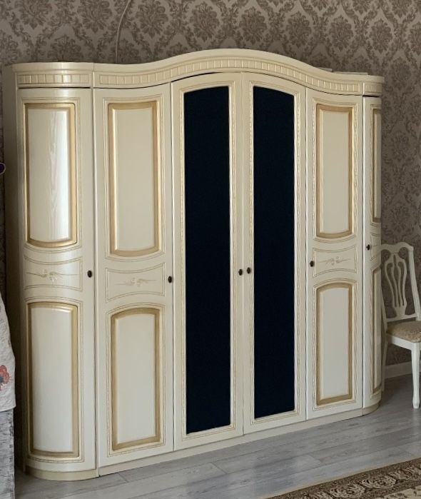 Продам спальный гарнитур с матрасом!