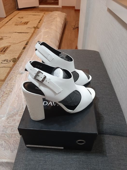 Босоножки   кожаные 40 размер