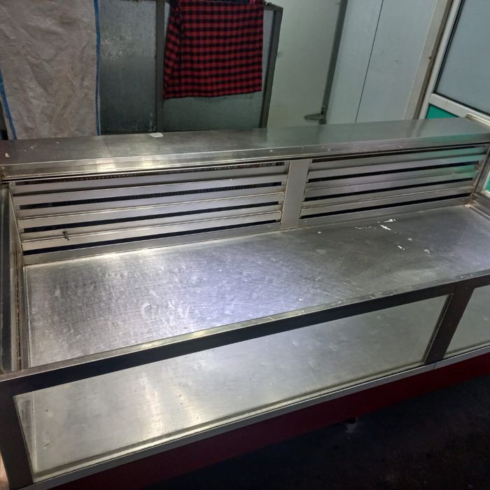 Виттринный холодильник