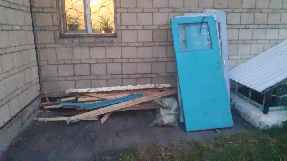 Двери подъездные б/у