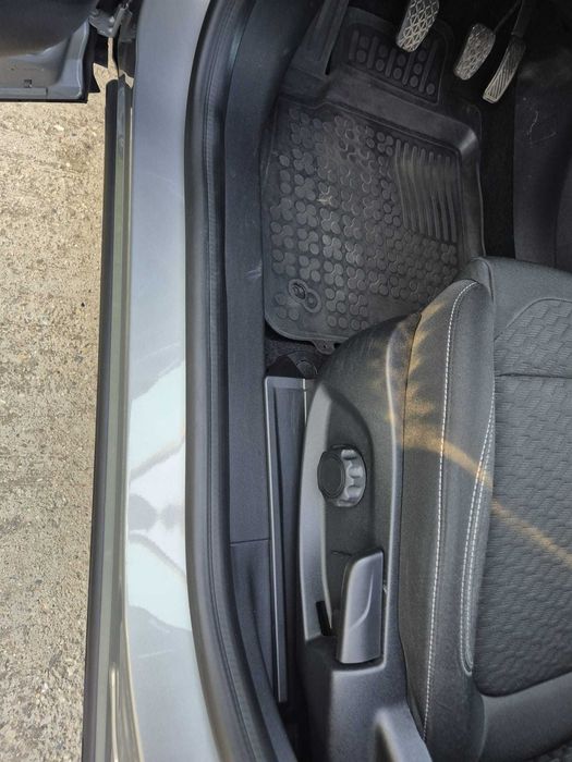 Vand FORD Puma 125 cp titanium