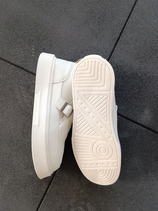 Мъжки бели обувки, пролет -лято - есен.