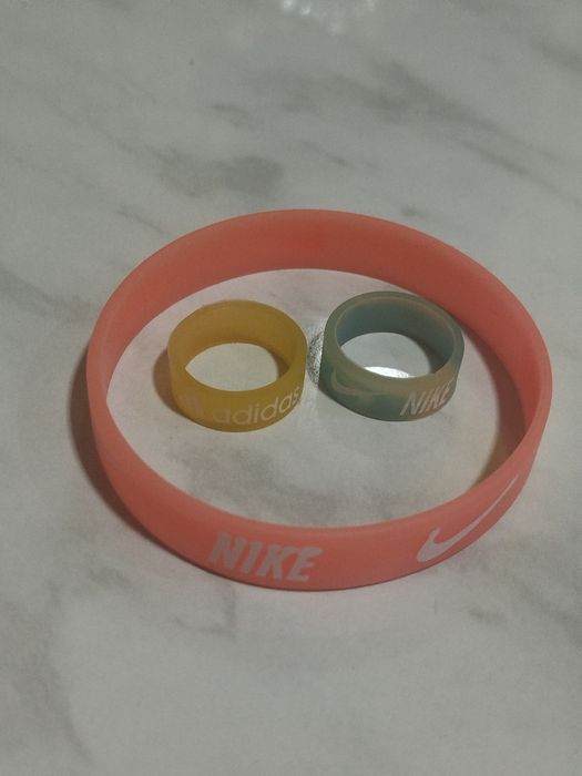 комплект из силиконовых колец и браслета светящиеся в темноте