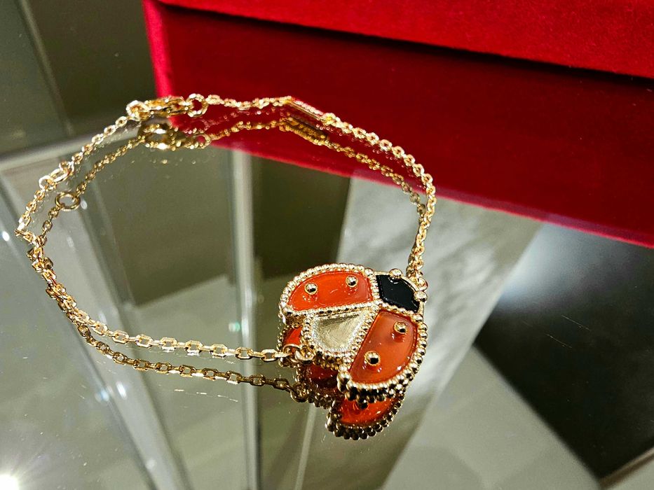 Van Cleef & Arpels VCA Rose Lucky Spring Open Ladybug Дамска Гривна