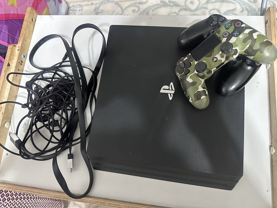 Продам sony playstation 4 pro