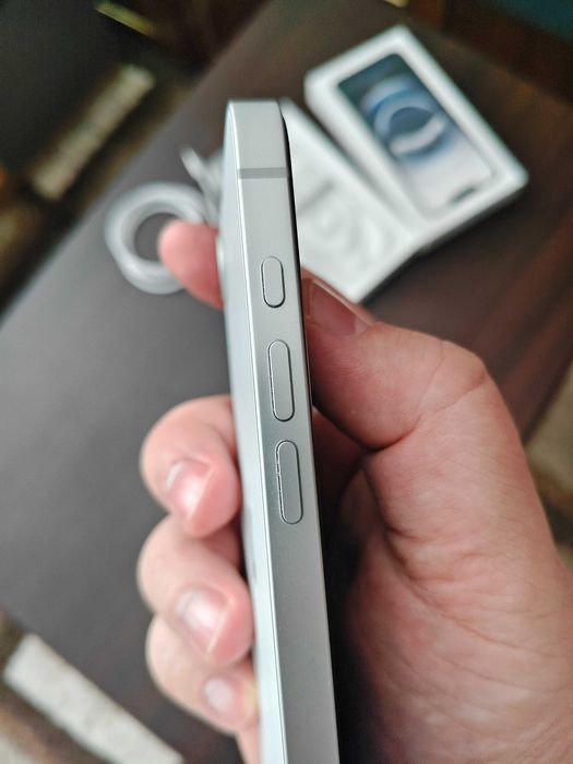 iPhone 16e, 128 GB, белый