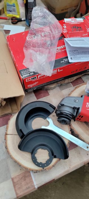 Polizor unghiular Milwaukee