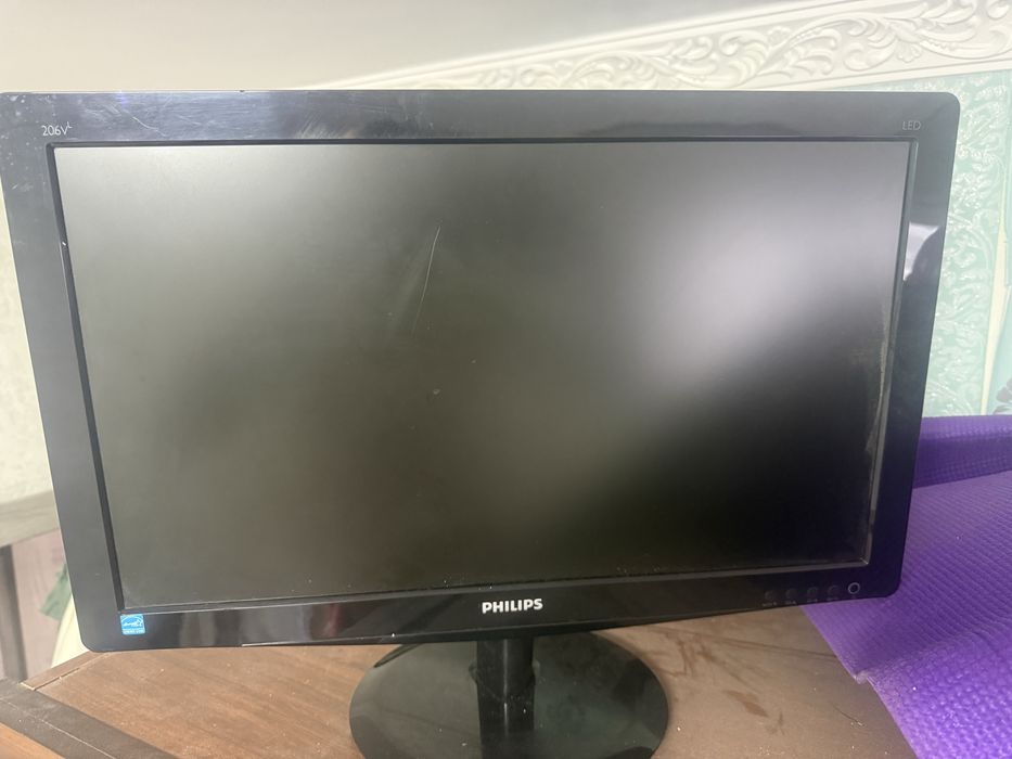 Продам манитор компютерный.