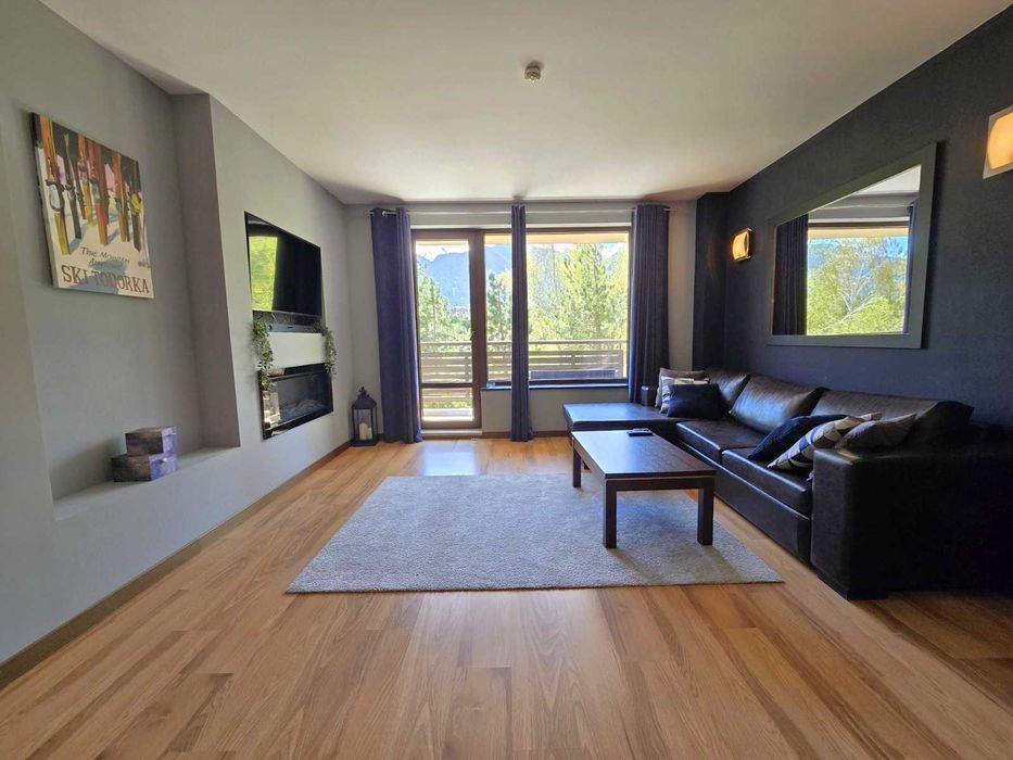 Луксозно обзаведен тристаен апартамент с южно изложение за продажба в комплекс Тера