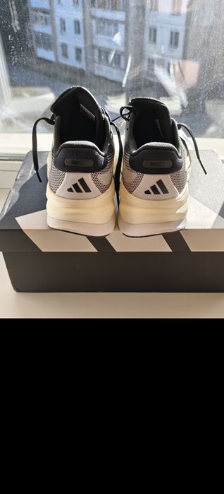 Продам кроссы adidas