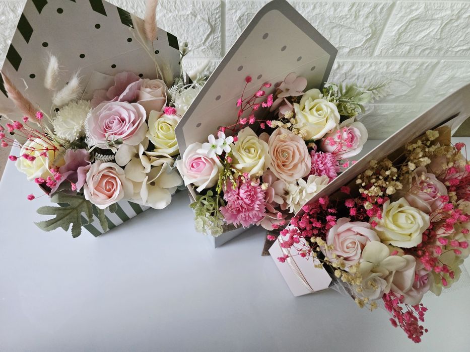Сапунени рози и цветя в кутия или торбичка