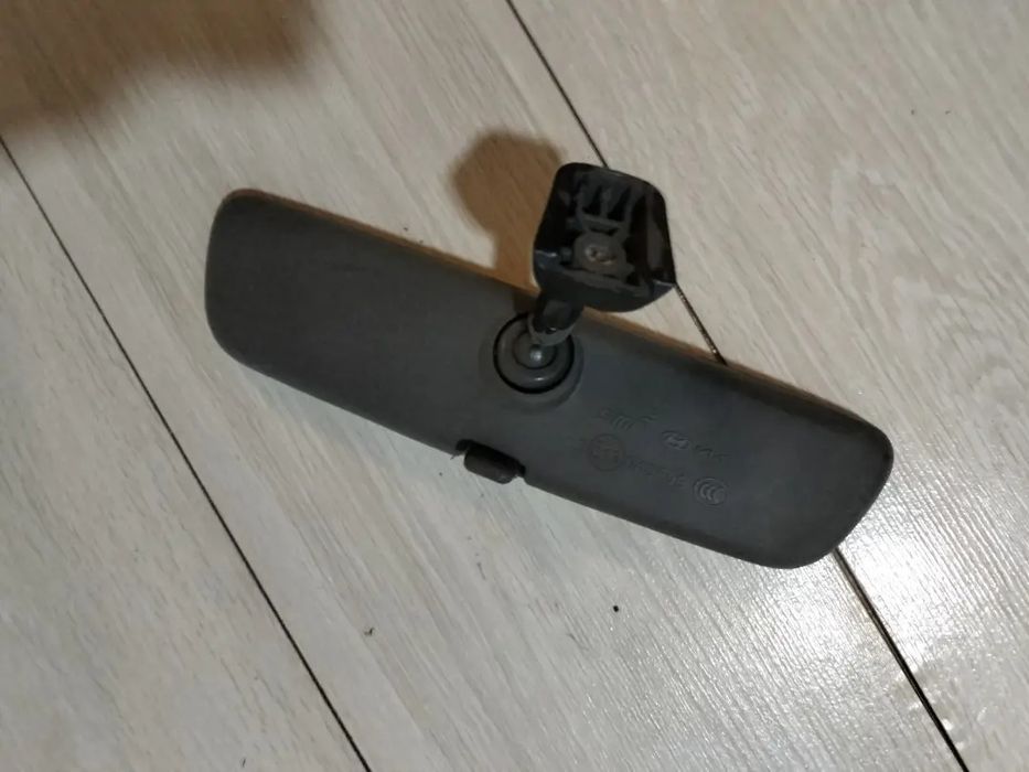 Зеркало заднего вида