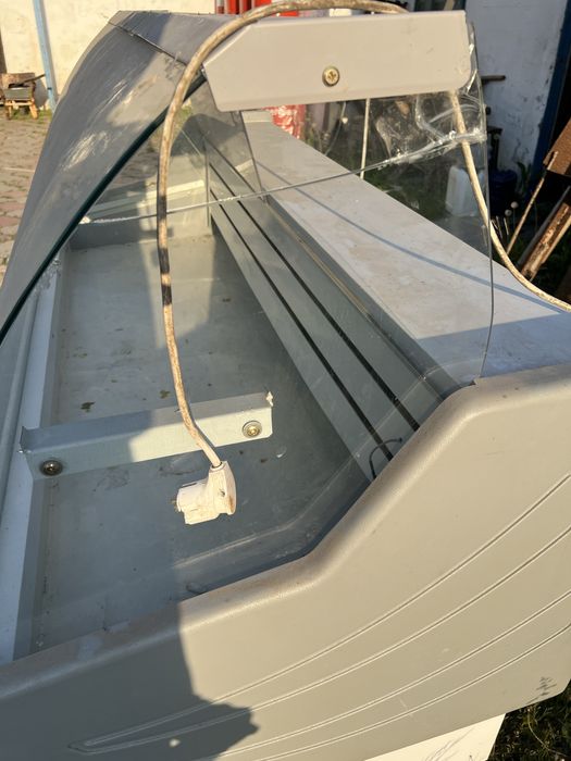 Продам холодильник витринный