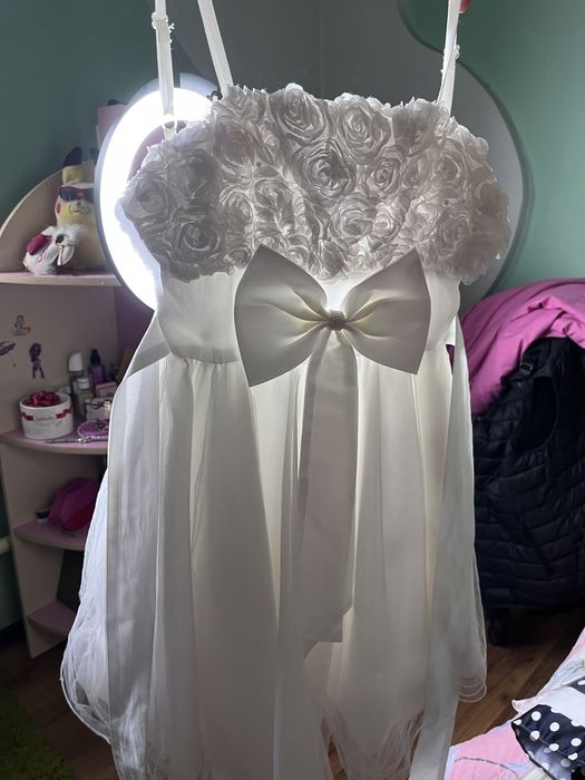 продам платья для девочки