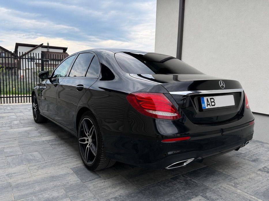 Mercedes-Benz E Mercedes-Benz E220d înmatriculat Interior Luxury, semi-piele, deosebit