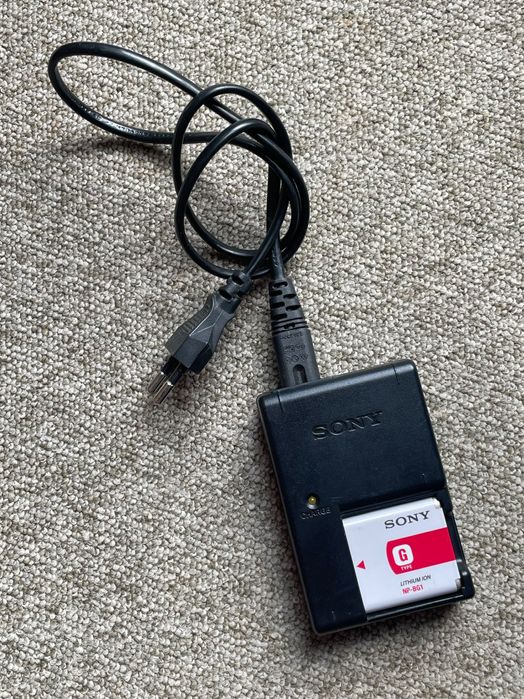 Зарядно SONY BC-CSGC и батерия Sony NP-BG1 Battery charger