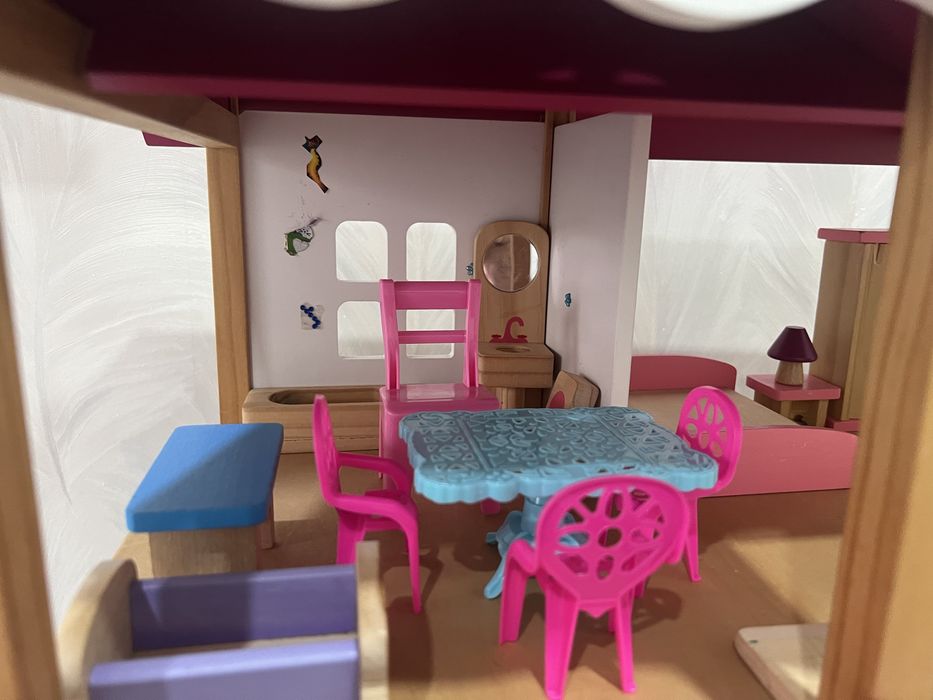 Продам кукольный домик