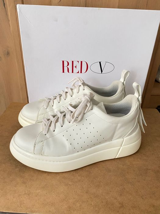 Red Valentino и Guess маратонки от естествена кожа