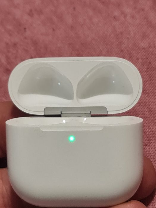 Airpods 4 case , dock