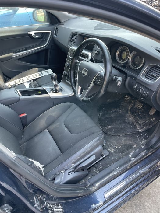 Dezmembrez Volvo V60 2.4 D