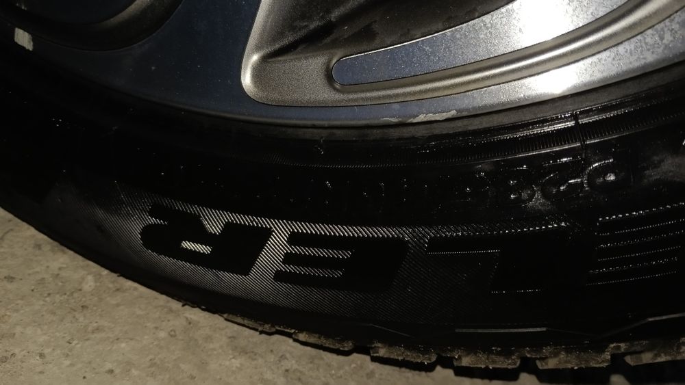 Продам Комплект Шины вместо с Диском