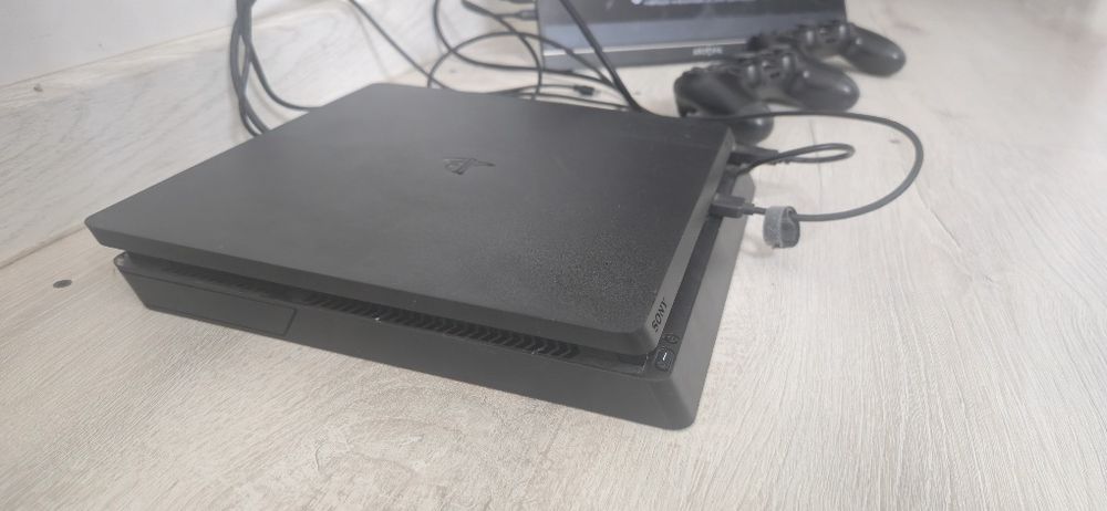Ps4 slim 500gb 2 джойстика