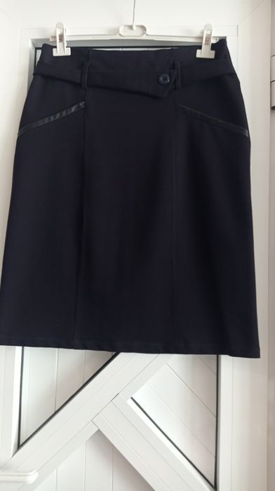 Права пола в два цвята -тъмносин и черен,10 лв за един брой