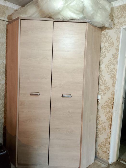Шкаф угловой продам