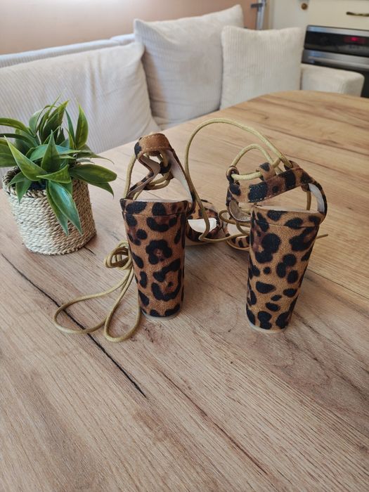 ЧИСТО НОВИ леопардови сандали на ток boohoo