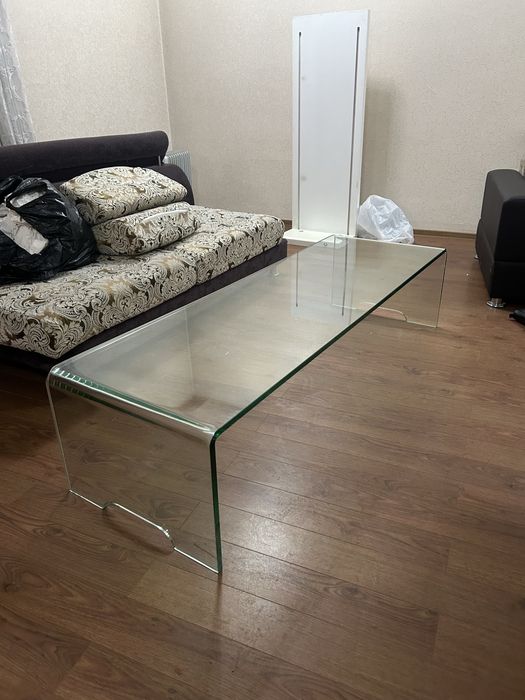 Стеклянный стол