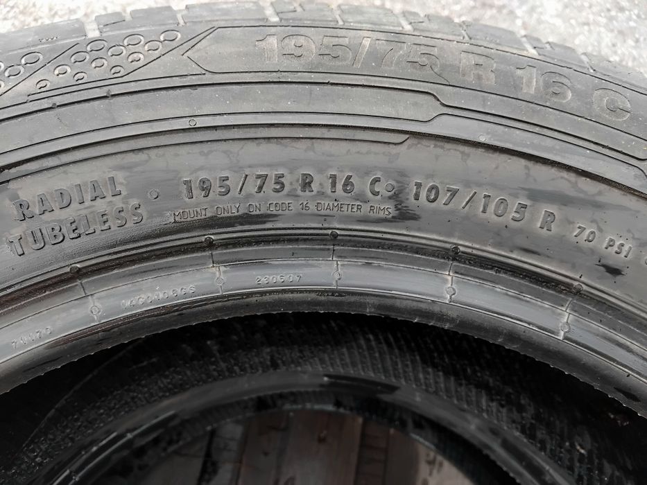 Бусови гуми 195 75 16 С Ц Континентал Continental 2 броя - нов внос. Не са нови! Посочената цена е за един брой гума. Без коментар на цената.