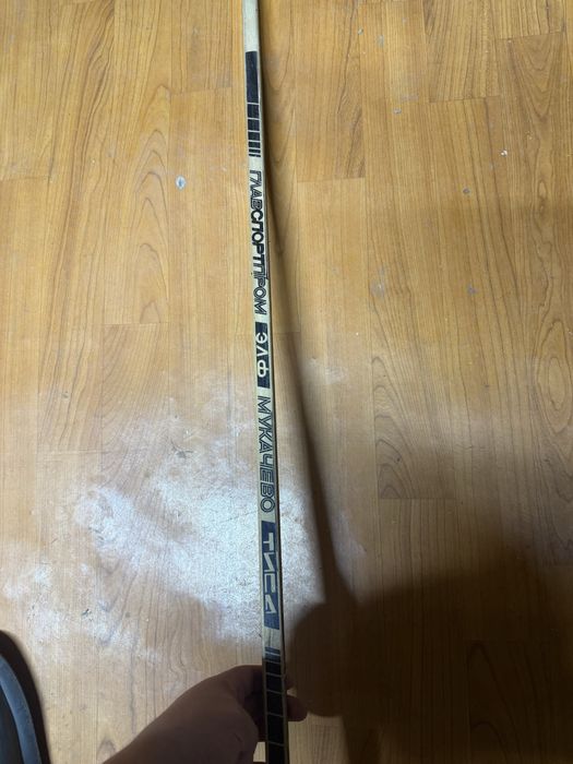 Продам клюшки хокейные