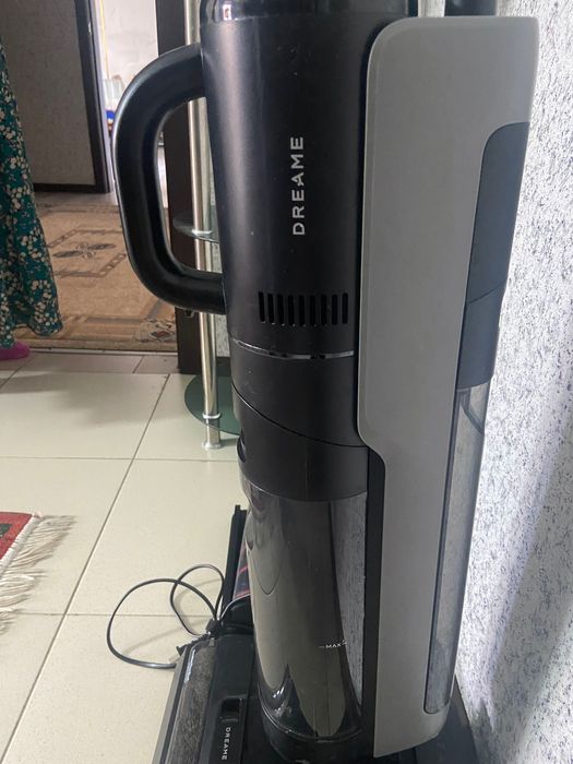 Пылесос вертикальный